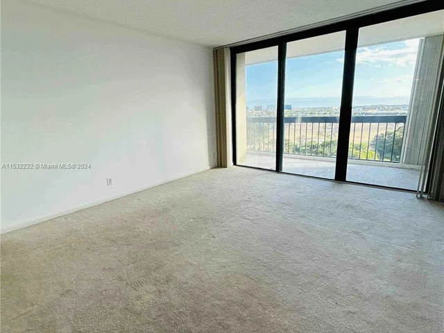 2425 Presidential Way # 905, West Palm Beach FL 33401