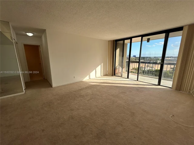 2425 Presidential Way # 905, West Palm Beach FL 33401