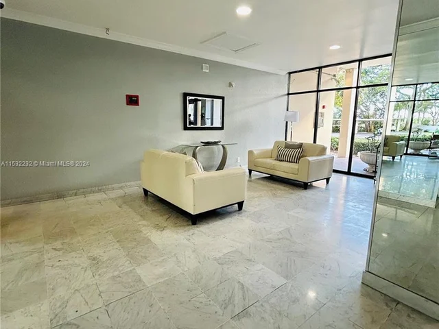 2425 Presidential Way # 905, West Palm Beach FL 33401