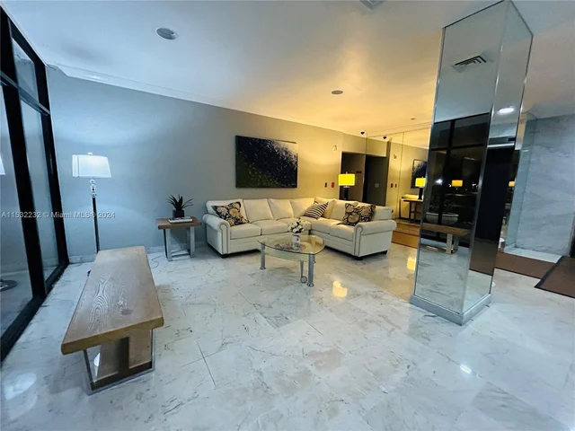 2425 Presidential Way # 905, West Palm Beach FL 33401