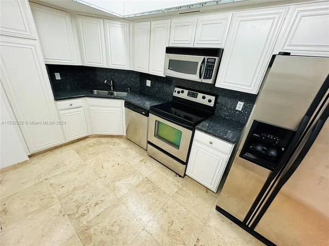 2425 Presidential Way # 905, West Palm Beach FL 33401