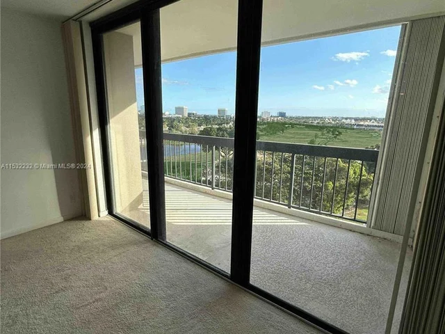 2425 Presidential Way # 905, West Palm Beach FL 33401