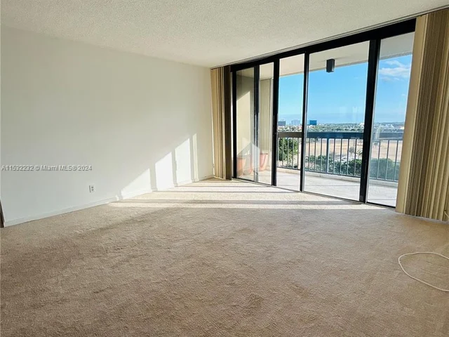 2425 Presidential Way # 905, West Palm Beach FL 33401