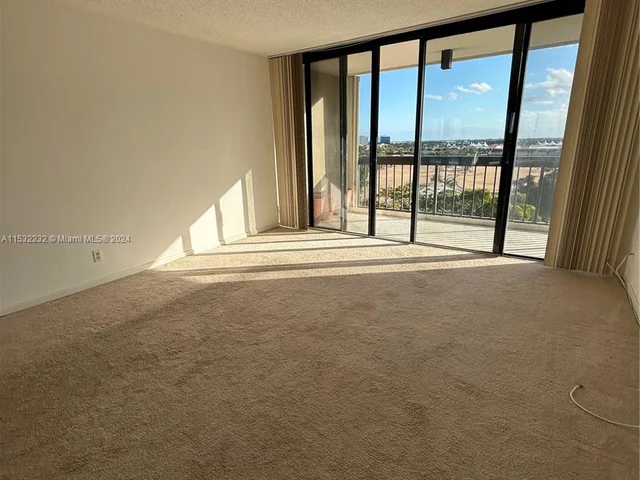 2425 Presidential Way # 905, West Palm Beach FL 33401