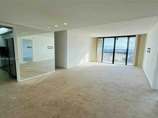 2425 Presidential Way # 905, West Palm Beach FL 33401