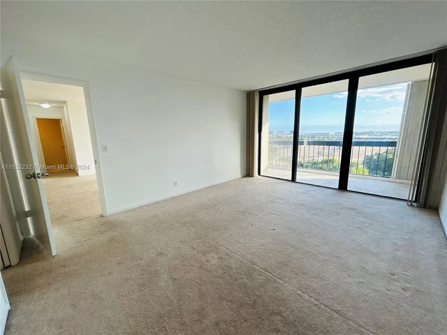 2425 Presidential Way # 905, West Palm Beach FL 33401