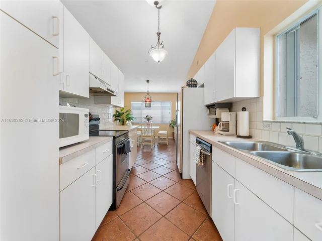 314 SE 3rd Pl, Dania Beach FL 33004