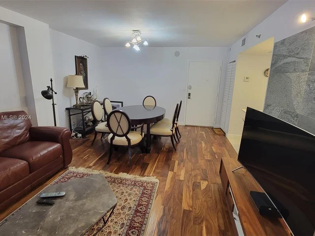 2401 Collins Ave # 504, Miami Beach FL 33140