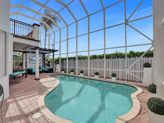 6662 SW 166th Ct, Miami FL 33193