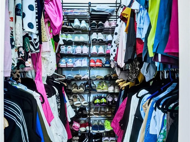 6662 SW 166th Ct, Miami FL 33193