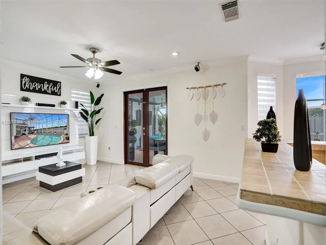 6662 SW 166th Ct, Miami FL 33193