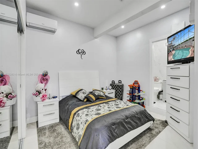 6662 SW 166th Ct, Miami FL 33193