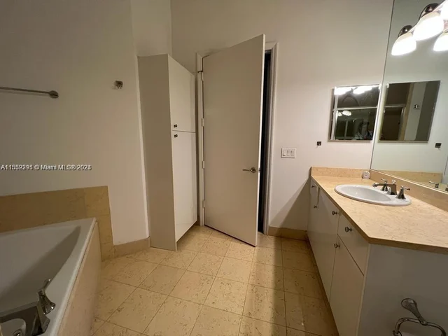 20000 E Country Club Dr # 110, Aventura FL 33180