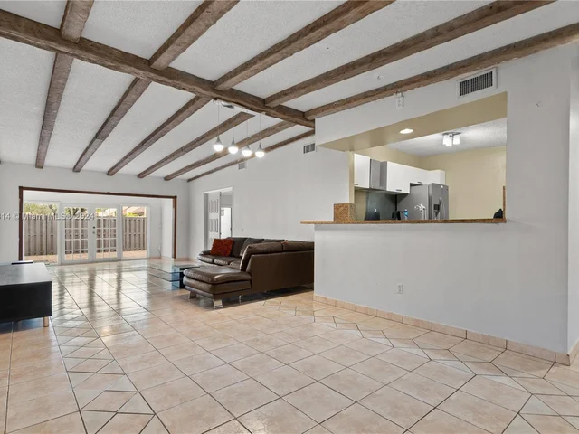 6417 NW 192nd Ter, Hialeah FL 33015