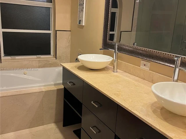 574 NW 159th Ave, Pembroke Pines FL 33028