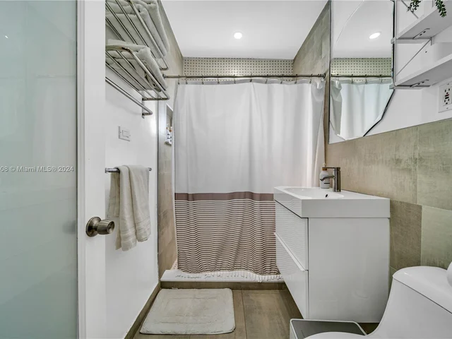 7521 Bounty Ave # 7521, North Bay Village FL 33141