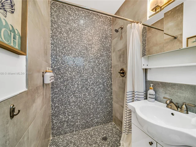 7521 Bounty Ave # 7521, North Bay Village FL 33141