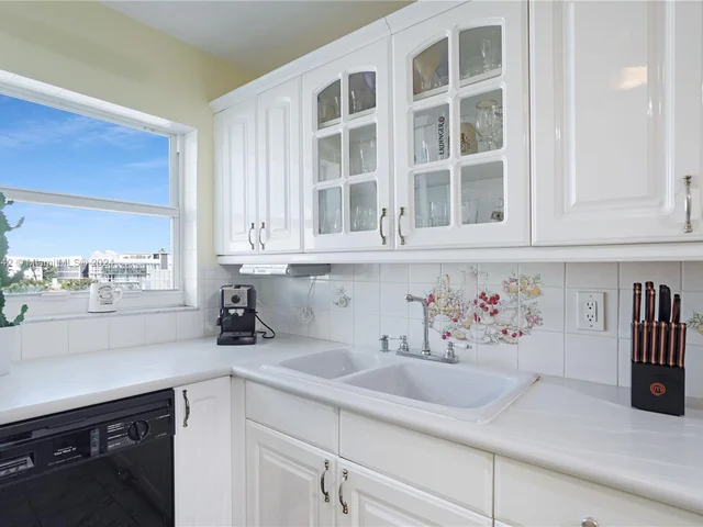 245 18th St # 605, Miami Beach FL 33139