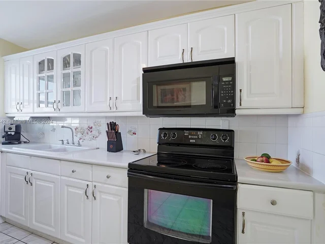 245 18th St # 605, Miami Beach FL 33139