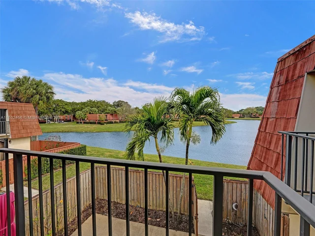 313 Buttonwood Ln, Boynton Beach FL 33436