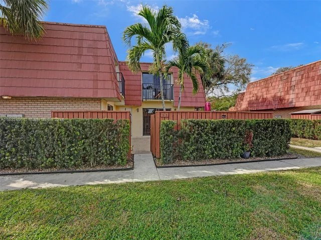313 Buttonwood Ln, Boynton Beach FL 33436