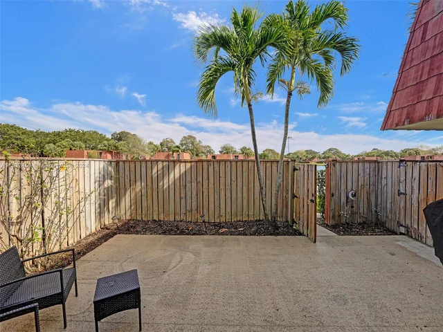 313 Buttonwood Ln, Boynton Beach FL 33436