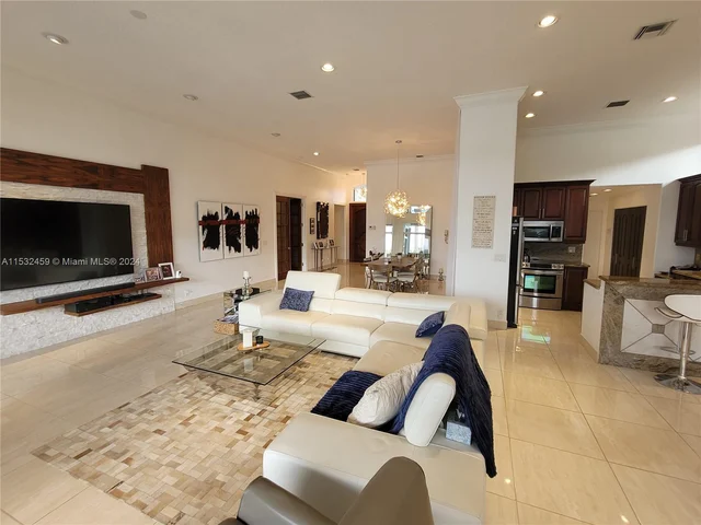 301 S Riverside Dr, Pompano Beach FL 33062