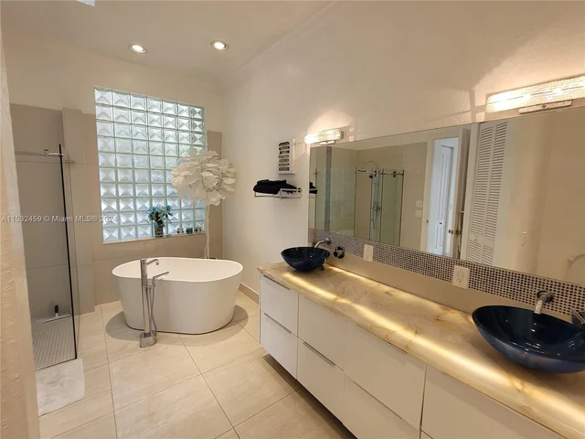 301 S Riverside Dr, Pompano Beach FL 33062