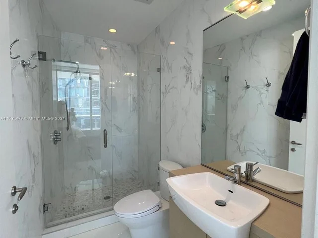 200 Biscayne Blvd Way # 4811, Miami FL 33131