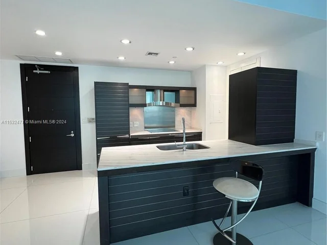 200 Biscayne Blvd Way # 4811, Miami FL 33131