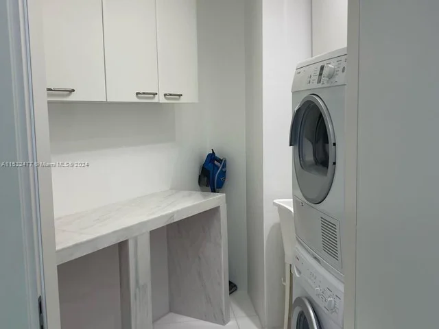 200 Biscayne Blvd Way # 4811, Miami FL 33131