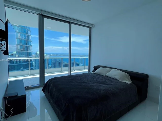 200 Biscayne Blvd Way # 4811, Miami FL 33131