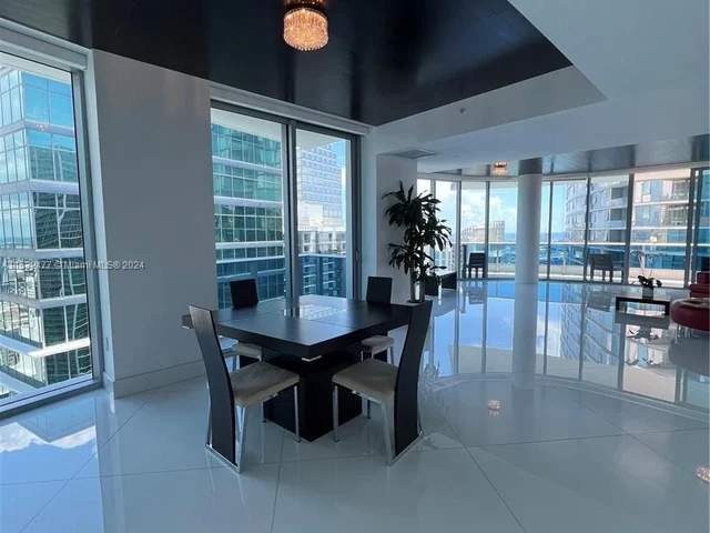 200 Biscayne Blvd Way # 4811, Miami FL 33131