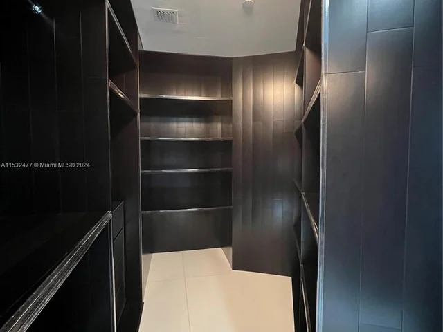 200 Biscayne Blvd Way # 4811, Miami FL 33131