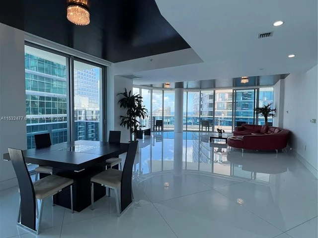 200 Biscayne Blvd Way # 4811, Miami FL 33131