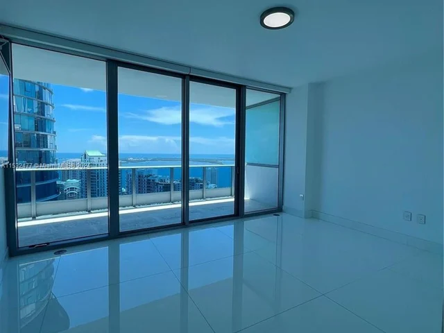 200 Biscayne Blvd Way # 4811, Miami FL 33131