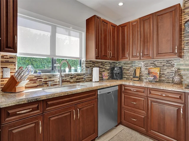 2606 N Riverside Dr, Pompano Beach FL 33062