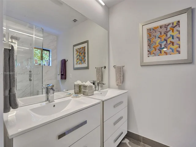 2606 N Riverside Dr, Pompano Beach FL 33062