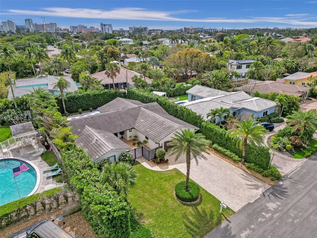 2606 N Riverside Dr, Pompano Beach FL 33062