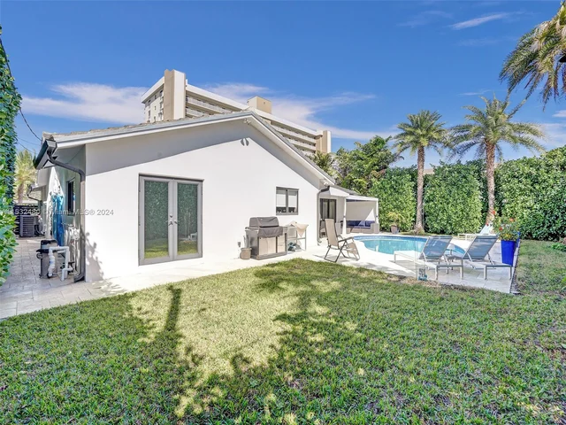 2606 N Riverside Dr, Pompano Beach FL 33062