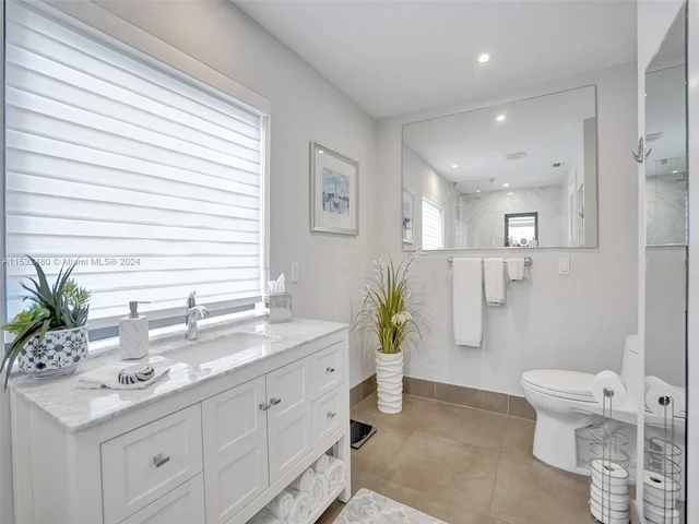 2606 N Riverside Dr, Pompano Beach FL 33062