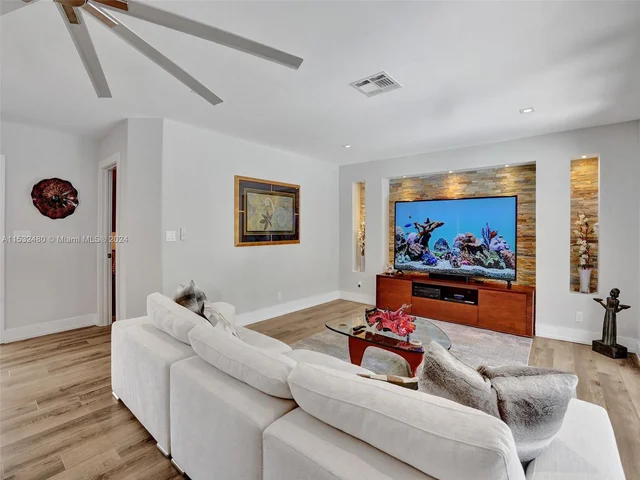 2606 N Riverside Dr, Pompano Beach FL 33062