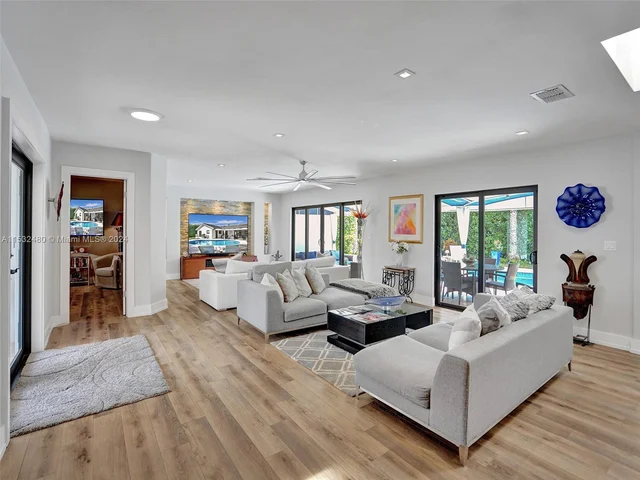 2606 N Riverside Dr, Pompano Beach FL 33062