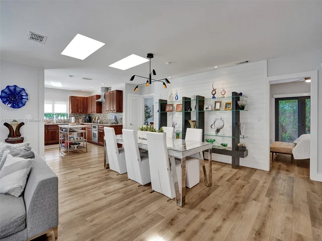 2606 N Riverside Dr, Pompano Beach FL 33062