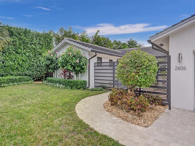 2606 N Riverside Dr, Pompano Beach FL 33062