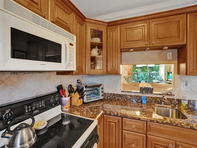 5000 NW 36th St # 503, Lauderdale Lakes FL 33319