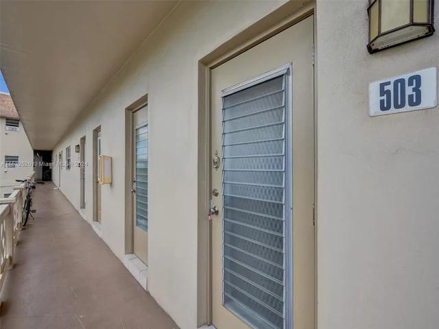 5000 NW 36th St # 503, Lauderdale Lakes FL 33319