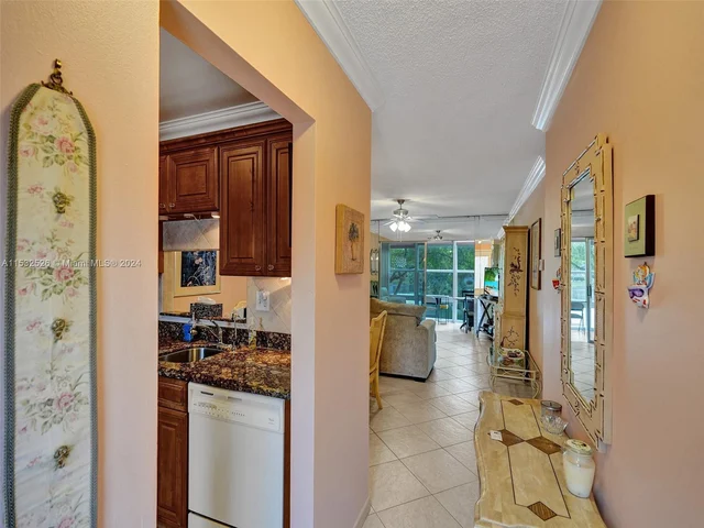 5000 NW 36th St # 503, Lauderdale Lakes FL 33319