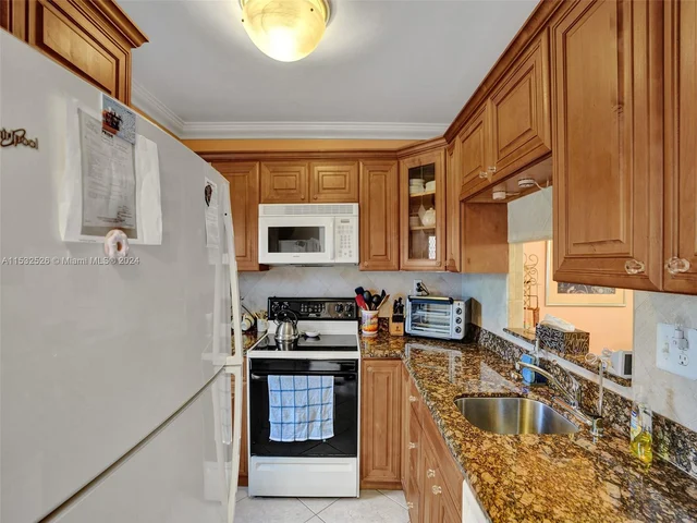 5000 NW 36th St # 503, Lauderdale Lakes FL 33319