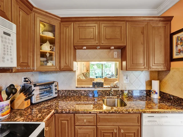 5000 NW 36th St # 503, Lauderdale Lakes FL 33319